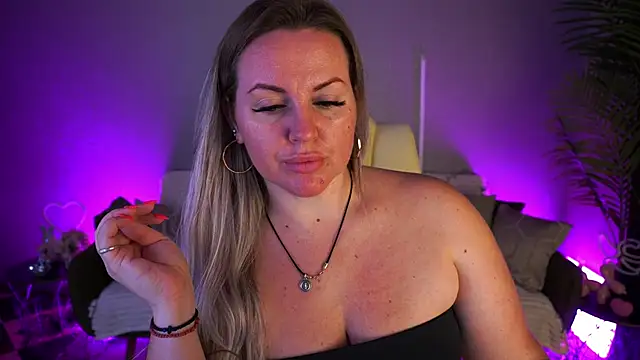 KiraCandyS online show from May 21, 7:56 pm