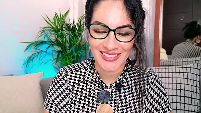 Pamela Rosal online show from May 11, 4:04 pm