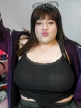 ItsNaiixa online show from October 11, 10:45 pm