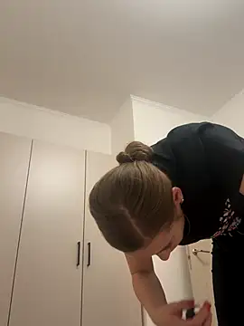 KateRedgar online show from October 16, 5:15 pm