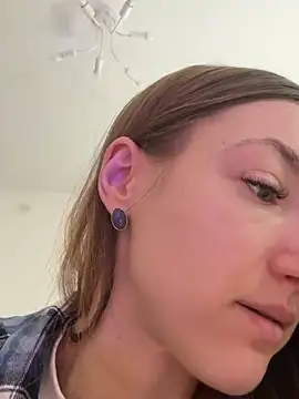 KateRedgar online show from March 16, 10:30 am