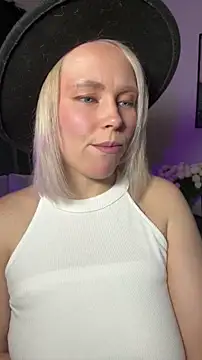 Charming Daphny online show from April 29, 7:11 am