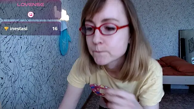 Athena Richards online show from April 1, 9:10 am