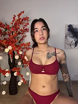 VictoriaHiill online show from February 25, 5:33 pm