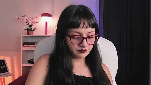 nahiapaws online show from April 2, 11:13 pm