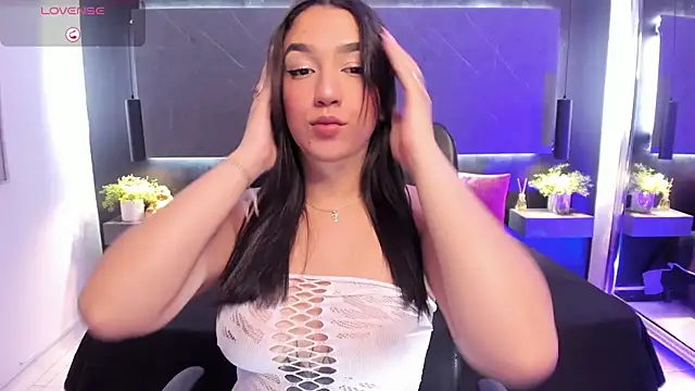 SaraaMills online show from March 24, 3:45 am