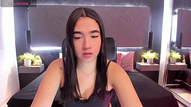 SaraaMills online show from March 31, 4:01 am