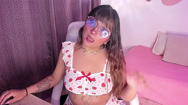 Alliccee online show from April 6, 4:41 pm