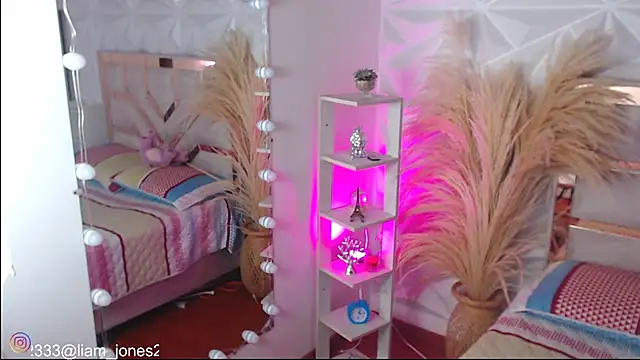 Jonesliam23 online show from November 18, 7:37 pm