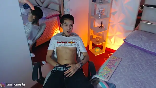 Jonesliam23 online show from April 27, 8:39 pm