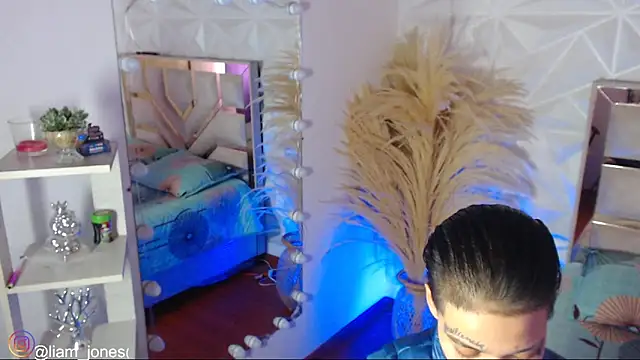 Jonesliam23 online show from March 1, 7:35 pm