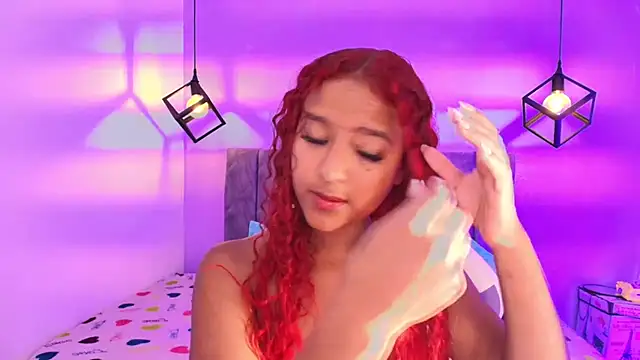 Snapshot of Sophiee_Velvet chatting on October 10, 4:23 pm Sophiee Velvet online show from October 10, 4:23 pm