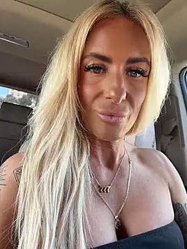 blondiluvsanal online show from May 7, 5:05 pm