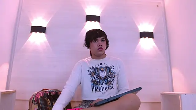 AndreaGil  online show from January 31, 8:40 pm