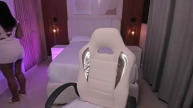 Leah Sweetie online show from November 4, 10:20 am