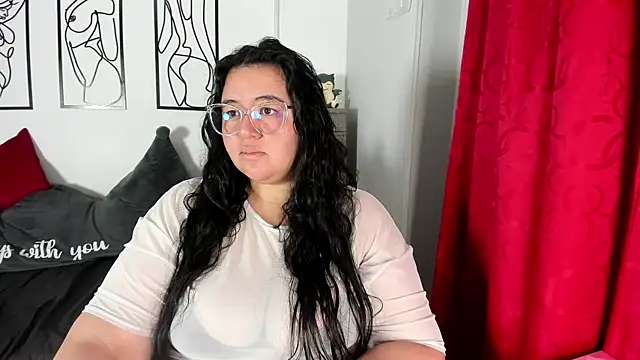 RubyPirsso18 online show from May 12, 8:37 pm