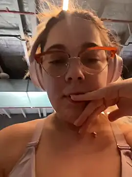 brooklynivy online show from October 29, 3:44 am