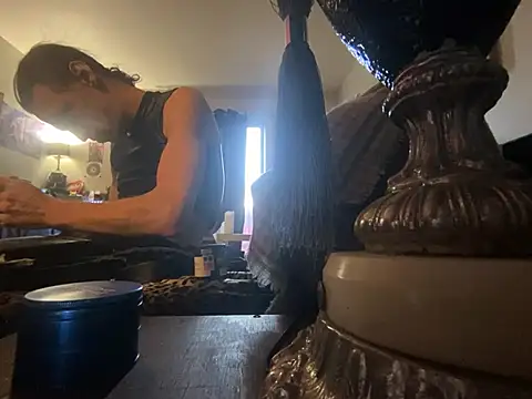 kikiwonderbar online show from January 10, 7:40 pm