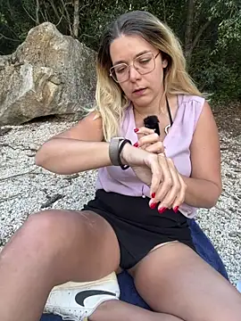 EmyLana online show from May 17, 3:00 pm