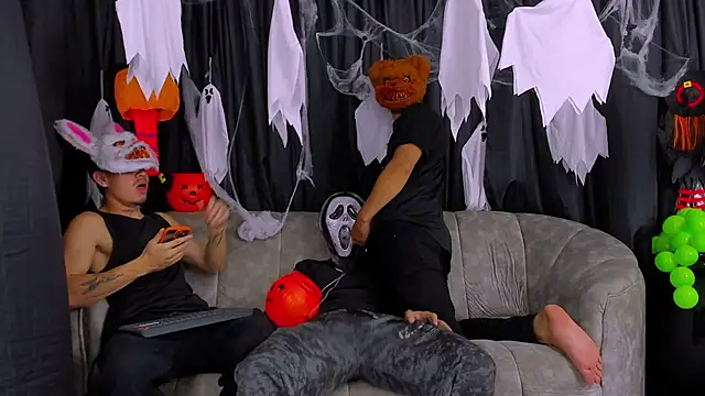 hot day online show from October 31, 9:19 pm