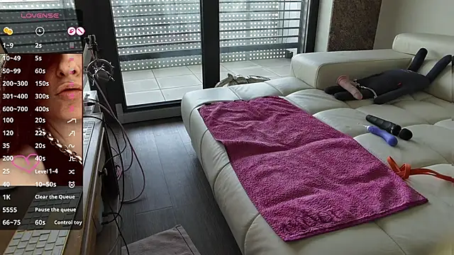 sexyLolia11 online show from May 24, 7:40 am