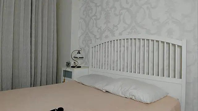 Eva  Lewis online show from May 21, 4:54 am