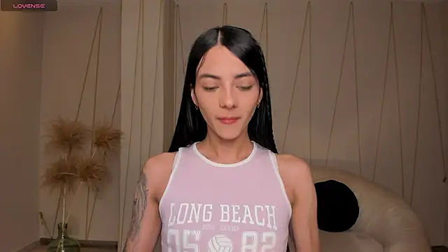 HannahJamesX online show from October 25, 7:10 pm