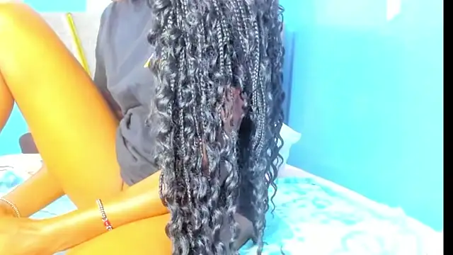 pretty pretty online show from October 15, 3:25 pm