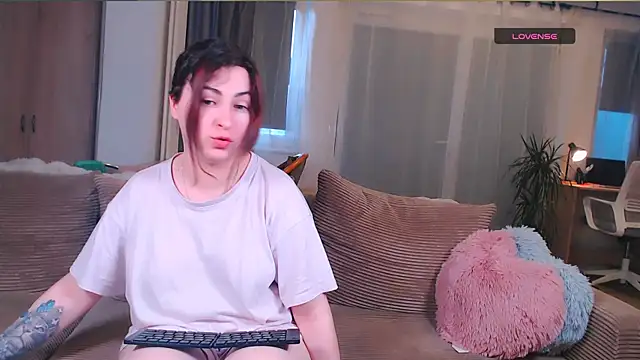 Caroline1995 online show from April 2, 5:43 pm