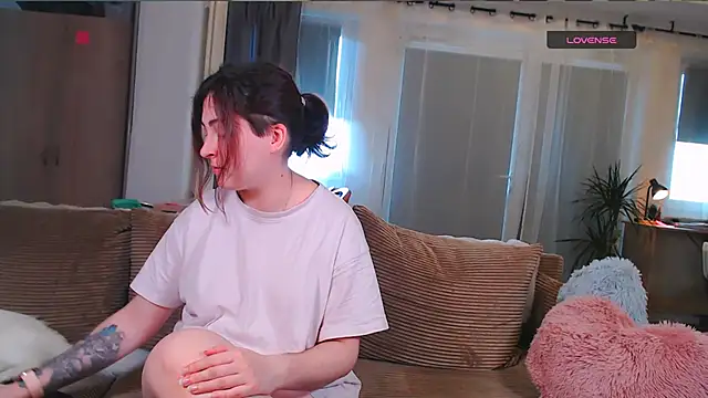 Caroline1995 online show from March 27, 8:16 am