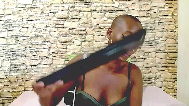 EbonyOlive69 online show from May 3, 9:40 pm