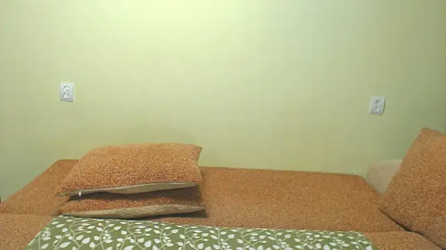 JulietteMiles online show from December 16, 4:35 pm