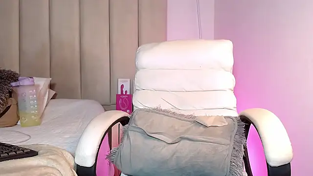 Britanymooree online show from July 2, 3:23 am