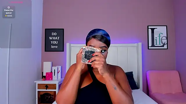 Britanymooree online show from November 4, 8:03 pm