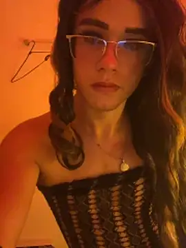 mia foxts online show from April 8, 5:09 am