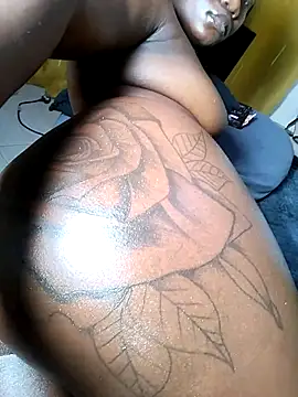 Hugemassivebootie online show from December 16, 11:54 pm