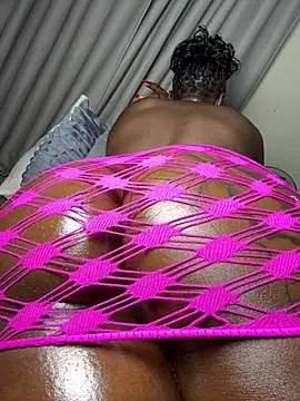 Hugemassivebootie online show from May 21, 7:12 pm