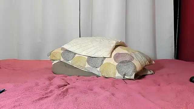 laurasommer online show from October 5, 7:30 pm