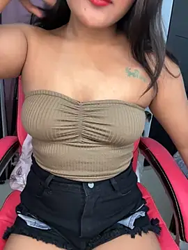 LeisyXO online show from November 3, 5:39 pm