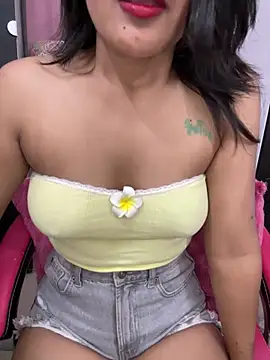 LeisyXO online show from March 27, 8:20 pm