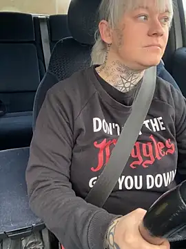 poussichienne online show from December 17, 9:46 am