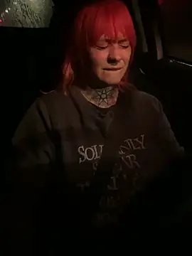 poussichienne online show from May 21, 2:42 am