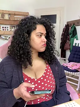 Curvydesifromgermany online show from May 13, 12:33 pm