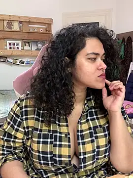 Curvydesifromgermany online show from May 12, 12:23 pm