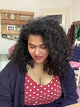 Curvydesifromgermany online show from May 14, 12:55 pm