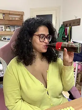 Curvydesifromgermany online show from May 8, 1:25 pm