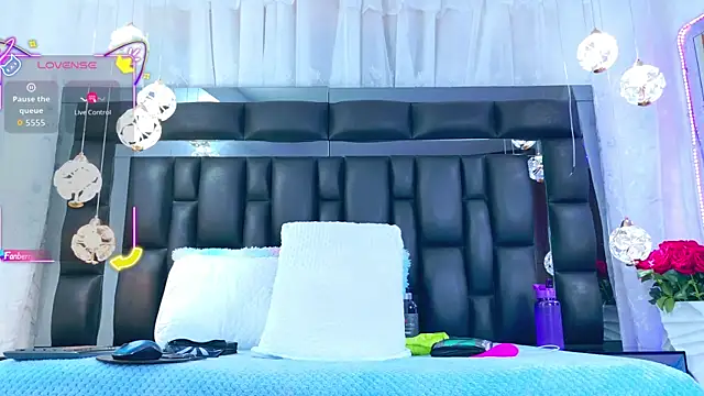 AuraRoss online show from October 12, 7:16 pm