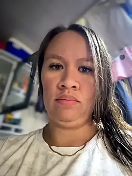 Emiily lee online show from April 29, 5:40 pm