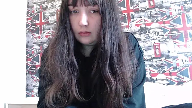 Lynylou online show from March 29, 2:27 pm