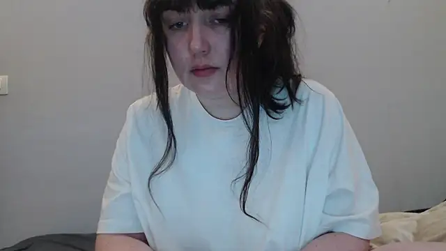 Lynylou online show from April 7, 7:27 pm